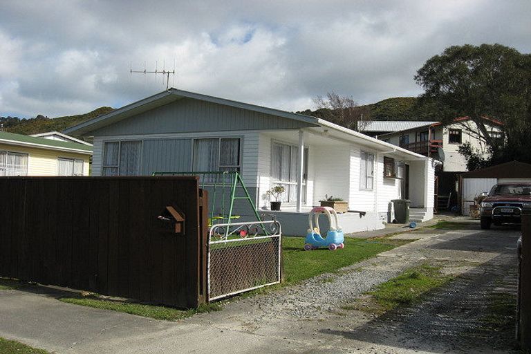 Photo of property in 283 Wellington Road, Wainuiomata, Lower Hutt, 5014