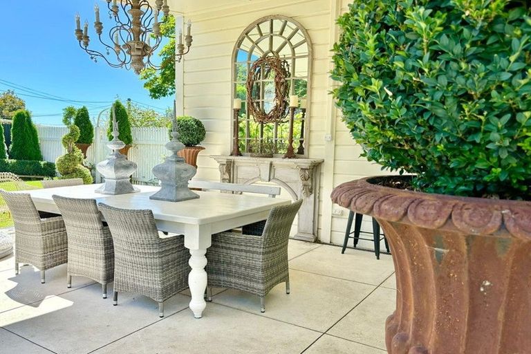 Photo of property in 22 Domain Road, Waipawa, 4210