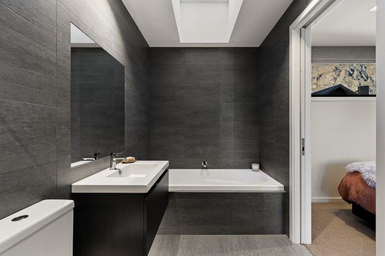 Photo of property in 8 Arran Lane, Jacks Point, Queenstown, 9371