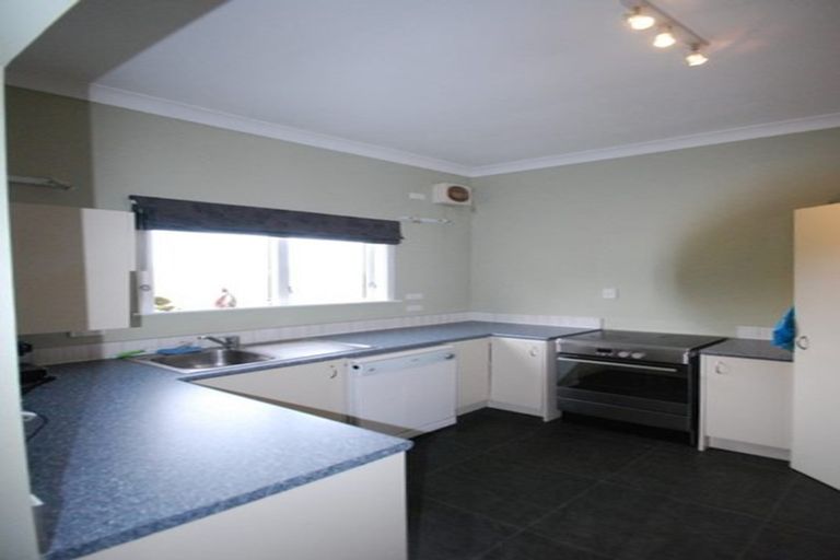 Photo of property in 70 Salford Street, Newlands, Wellington, 6037