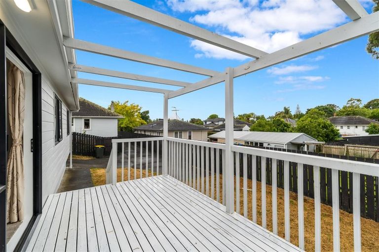 Photo of property in 2/11 Brookfield Road, Te Atatu Peninsula, Auckland, 0610
