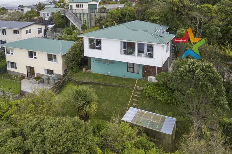 Photo of property in 18 Salford Street, Newlands, Wellington, 6037