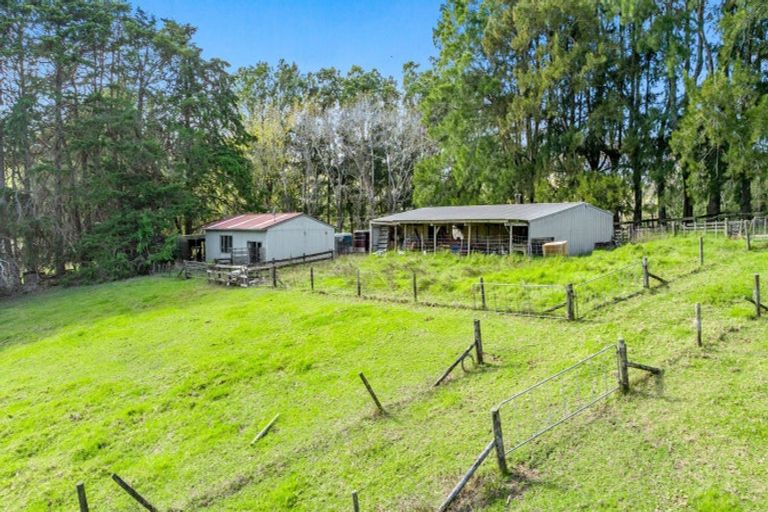 Photo of property in 200 Awa Road, Kumeu, 0891