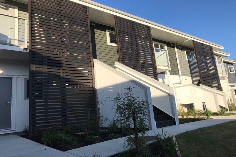 Photo of property in 14u3 Atkinson Street, Newlands, Wellington, 6037