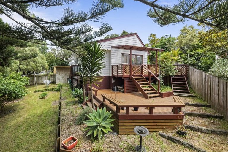 Photo of property in 1/10 Halder Place, Torbay, Auckland, 0632