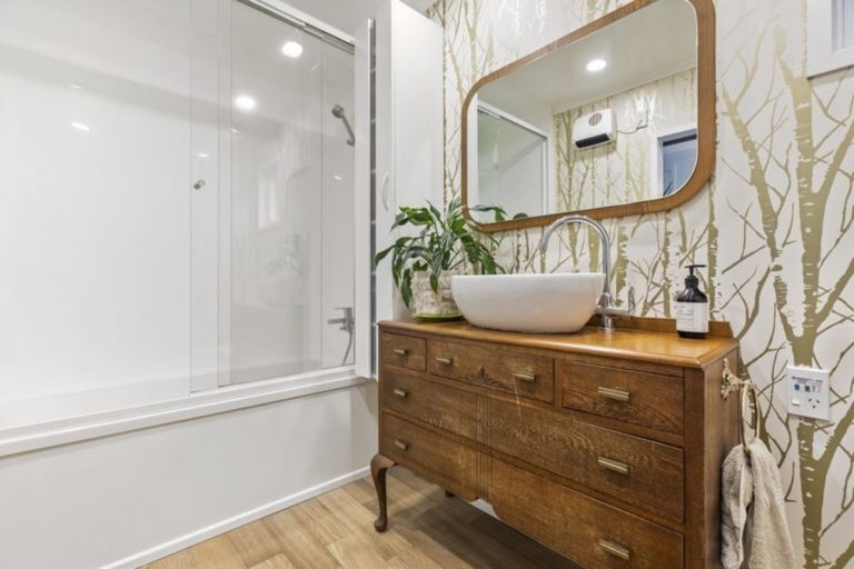 Photo of property in 2/24 Shetland Street, Glen Eden, Auckland, 0602