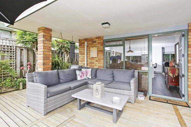 Photo of property in 24 Ranch Place, Pukekohe, 2120