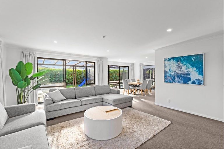 Photo of property in 31 Chestnut Close, Kelvin Grove, Palmerston North, 4414