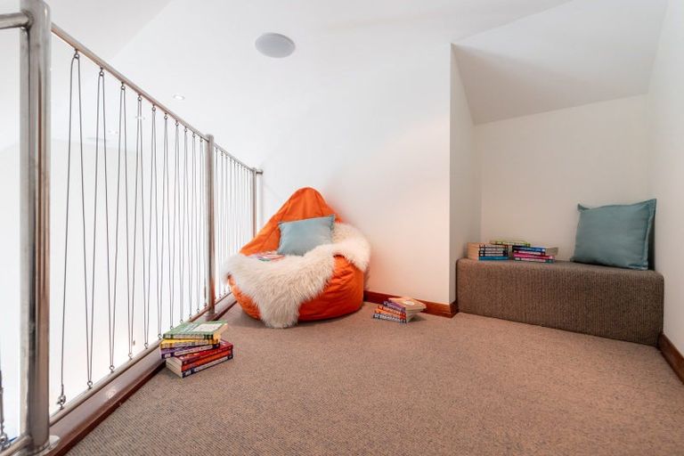 Photo of property in 2/3 Gard Street, Silverstream, Upper Hutt, 5019