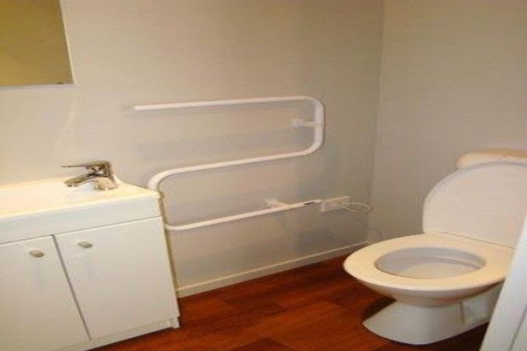 Photo of property in 100 Rattray Street, Riccarton, Christchurch, 8041