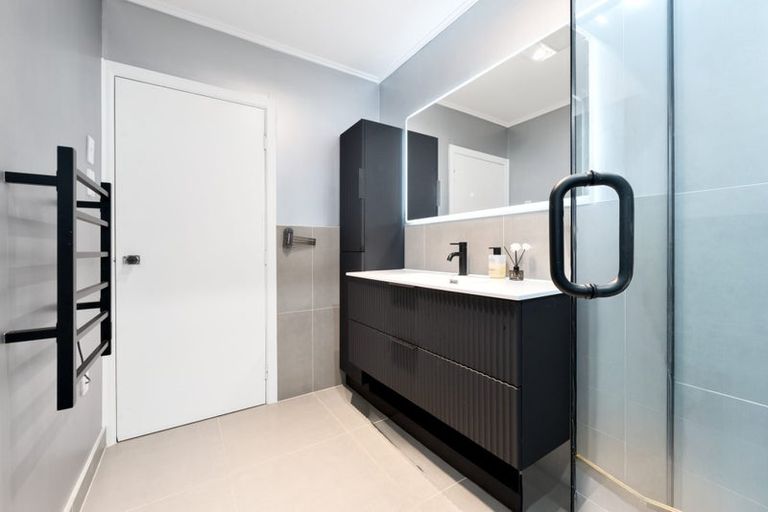 Photo of property in 57 Divich Avenue, Te Atatu South, Auckland, 0610