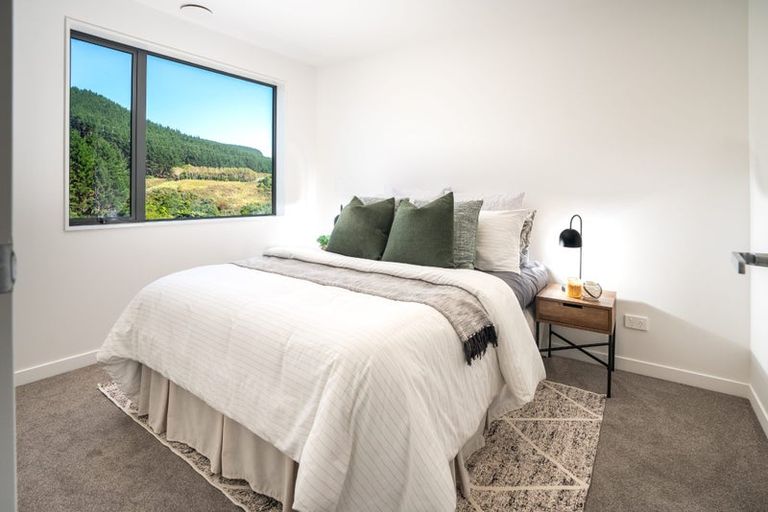 Photo of property in 86 Ara Paiwhenua, Tawa, Wellington, 5028