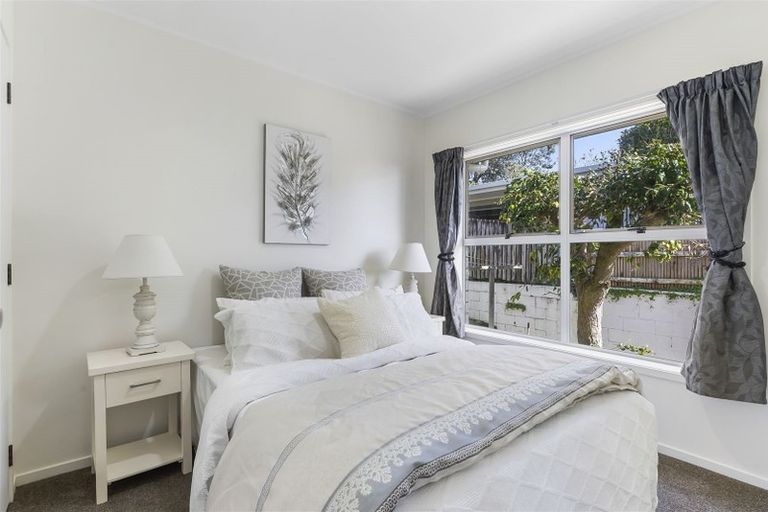 Photo of property in 2/8 Havana Place, Glenfield, Auckland, 0629