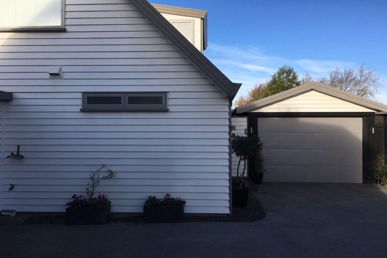 Photo of property in 52 Crofton Road, Harewood, Christchurch, 8051