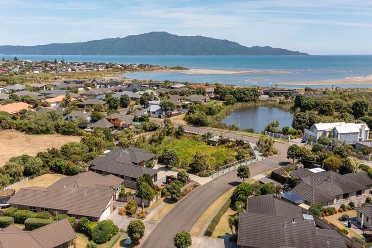 Photo of property in 4 Pateke Way, Paraparaumu Beach, Paraparaumu, 5032