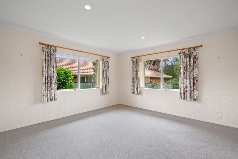 Photo of property in 6 Cabeleigh Drive, Helensville, 0800