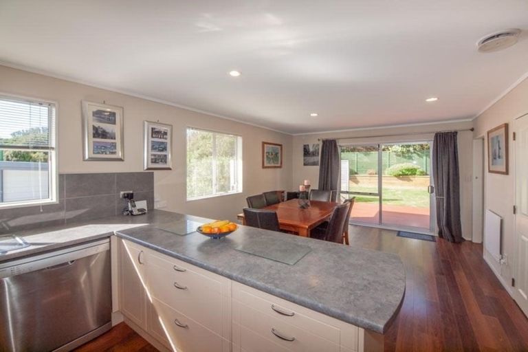 Photo of property in 7 Waterford Drive, Churton Park, Wellington, 6037