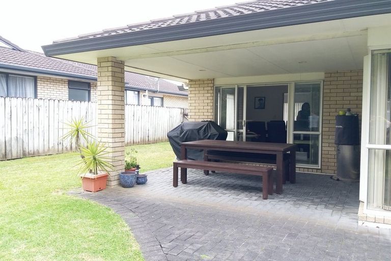Photo of property in 6 Magee Place, East Tamaki Heights, Auckland, 2016