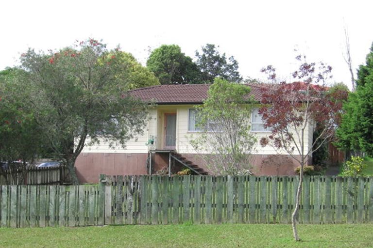 Photo of property in 34 Claverdon Drive, Massey, Auckland, 0614