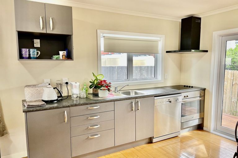 Photo of property in 8 Border Road, Henderson, Auckland, 0612