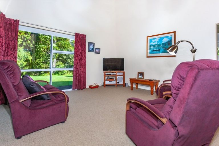 Photo of property in 126 Moana Anu Anu Avenue, Whangamata, 3620