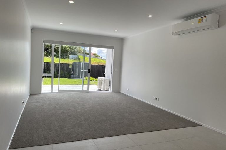 Photo of property in 38a Taikura Avenue, Red Beach, 0932