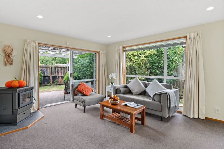 Photo of property in 1 Ilfracombe Place, Burnside, Christchurch, 8053