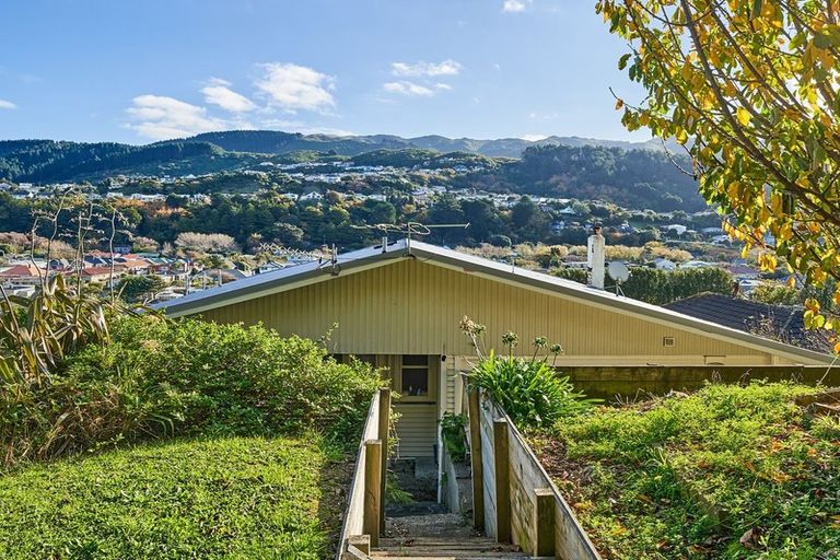 Photo of property in 22 Hinau Street, Tawa, Wellington, 5028