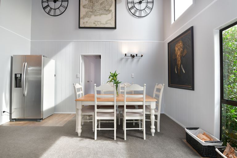 Photo of property in 11 Moffat Road, Red Beach, 0932