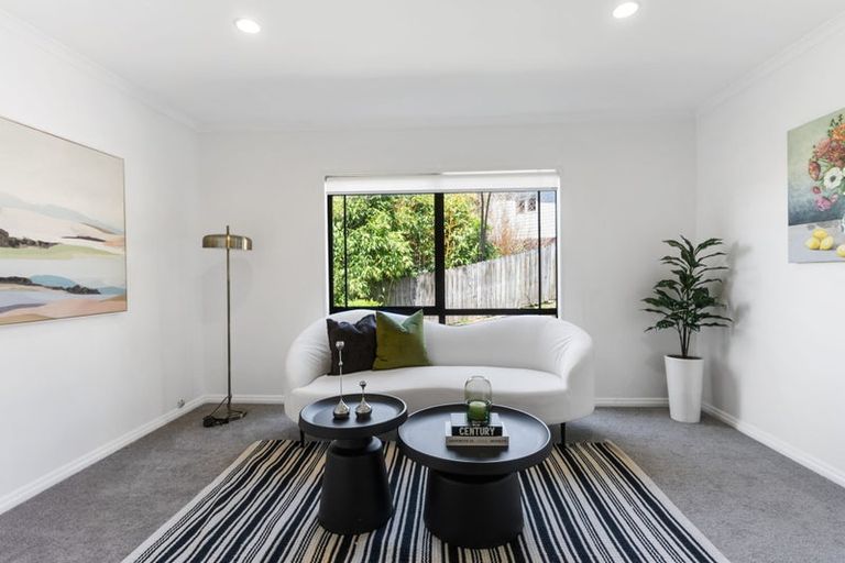 Photo of property in 28a Woodstock Road, Forrest Hill, Auckland, 0620
