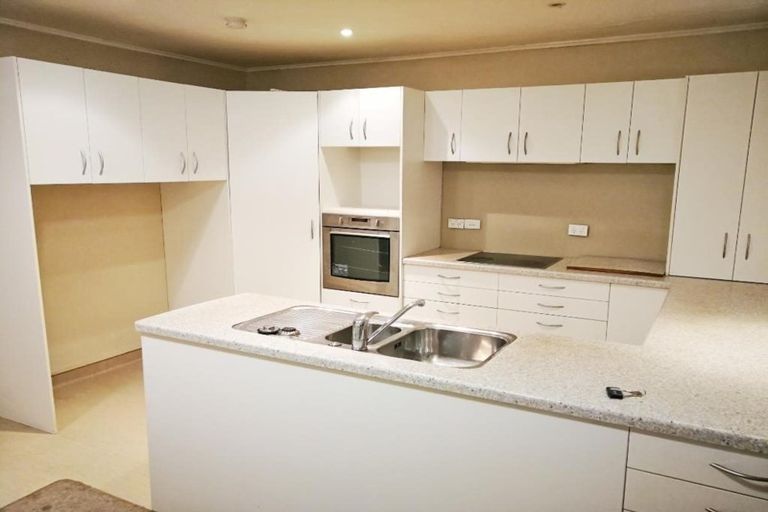 Photo of property in 26 Edwards Avenue, Henderson, Auckland, 0610