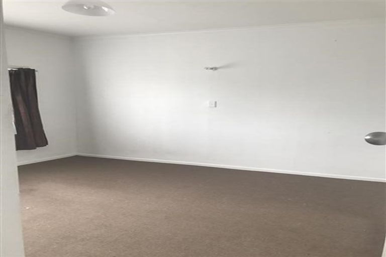 Photo of property in 72 Don Buck Road, Massey, Auckland, 0614