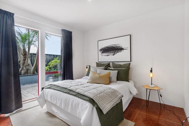 Photo of property in 2a/2 Covil Avenue, Te Atatu South, Auckland, 0610