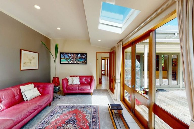 Photo of property in 8 Ranikhet Way, Khandallah, Wellington, 6035