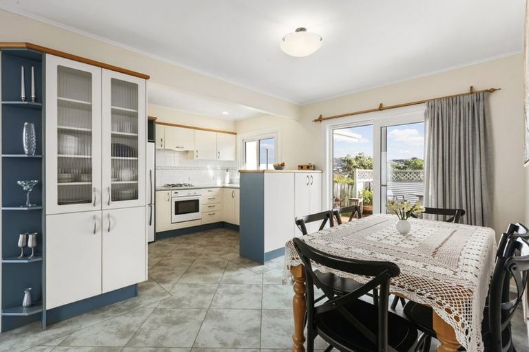 Photo of property in 11 Diane Grove, Paparangi, Wellington, 6037