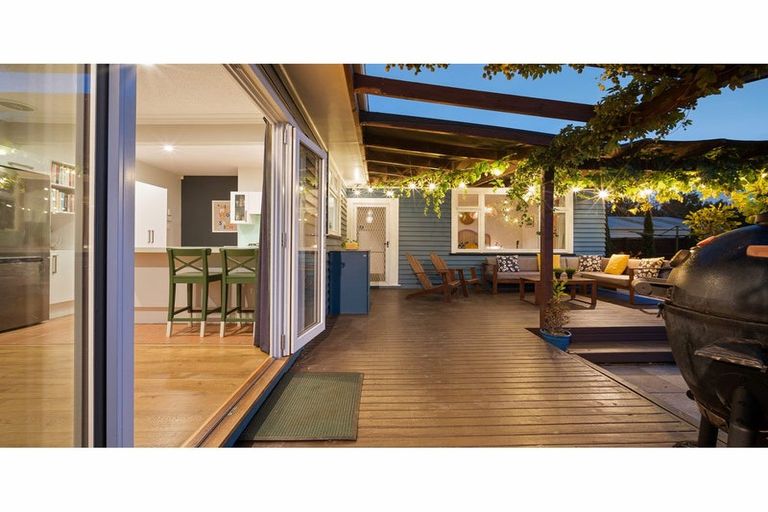 Photo of property in 24 Derrett Place, Saint Martins, Christchurch, 8022