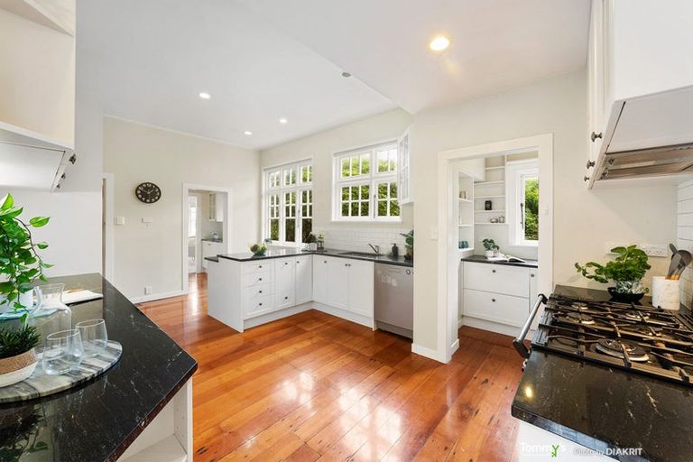 Photo of property in 9 Wadestown Road, Wadestown, Wellington, 6012