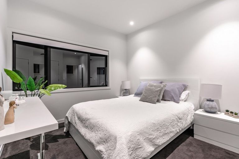 Photo of property in 11 Laguna Place, Matakatia, Whangaparaoa, 0930