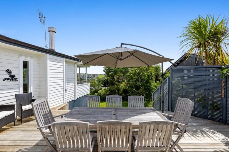 Photo of property in 18a Willis Street, Torbay, Auckland, 0630