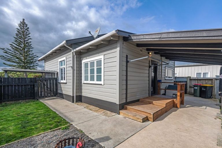 Photo of property in 16 Aorangi Street, Feilding, 4702