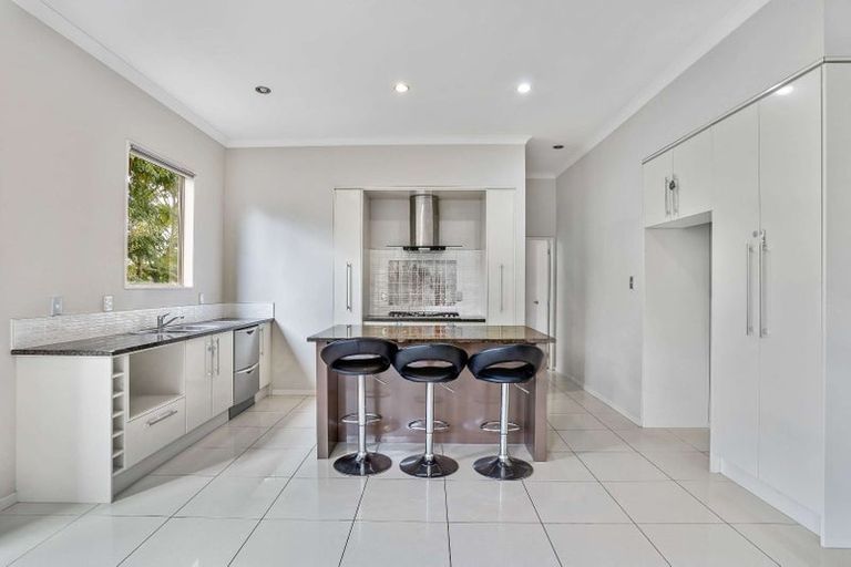 Photo of property in 25 Gibbston Crescent, Flat Bush, Auckland, 2016