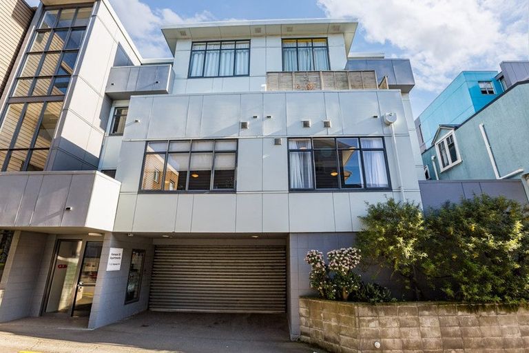 Photo of property in 2/27 Drummond Street, Mount Cook, Wellington, 6021