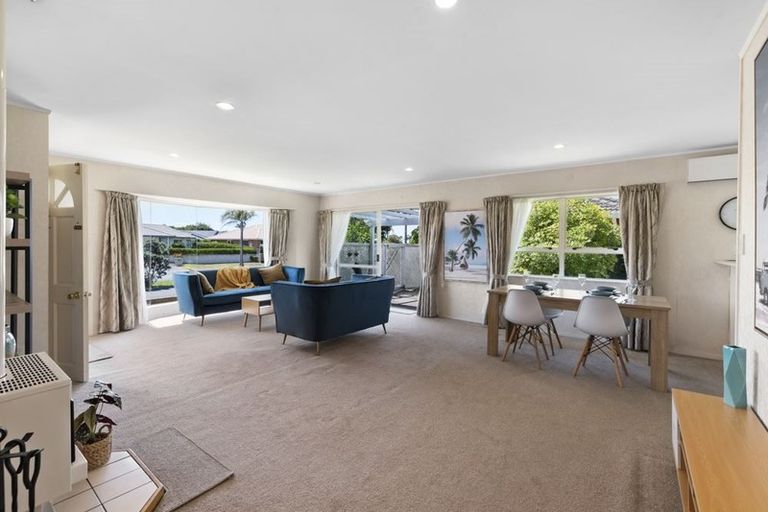Photo of property in 196 Lakeside Drive, Orewa, 0931