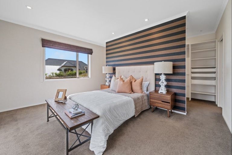 Photo of property in 5b Tupuhi Place, Highlands Park, New Plymouth, 4312