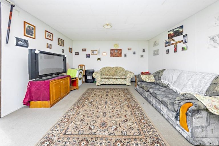 Photo of property in 2/2 Jack Farrell Place, Papakura, 2110