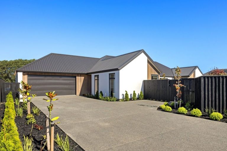 Photo of property in 7 Maurice James Way, Prebbleton, 7604