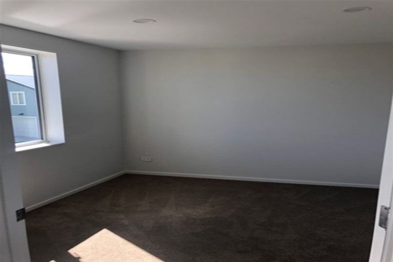 Photo of property in 2 Riroriro Close, Papakura, 2110