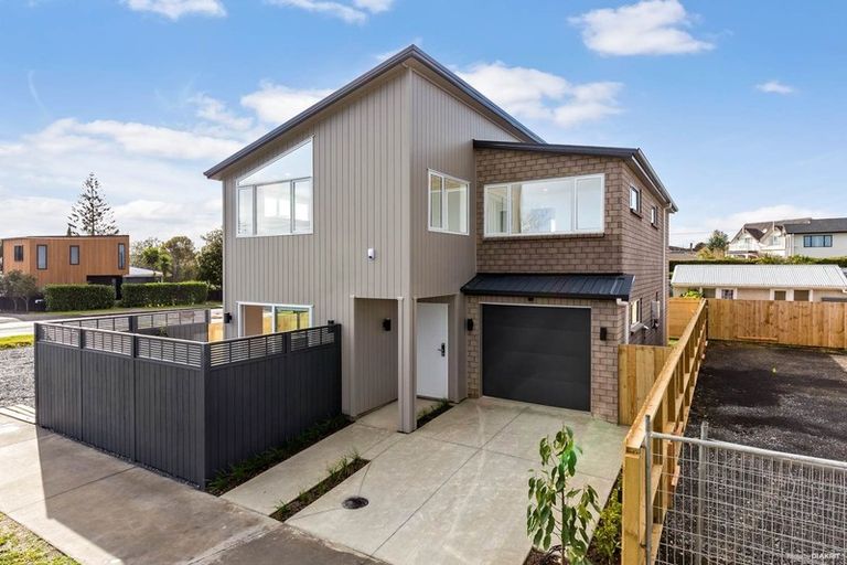 Photo of property in 4 Crieff Place, Te Atatu Peninsula, Auckland, 0610