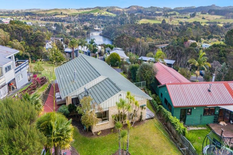 Photo of property in 9 Falls View Road, Haruru, 0204
