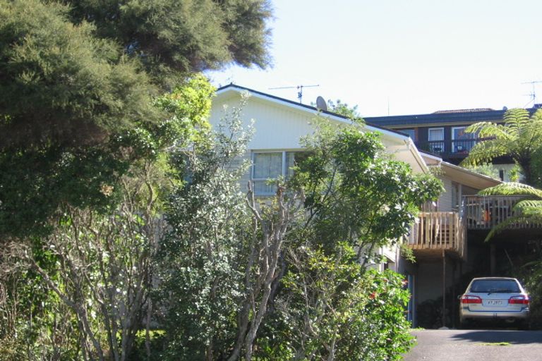 Photo of property in 16 Helvetia Drive, Browns Bay, Auckland, 0630